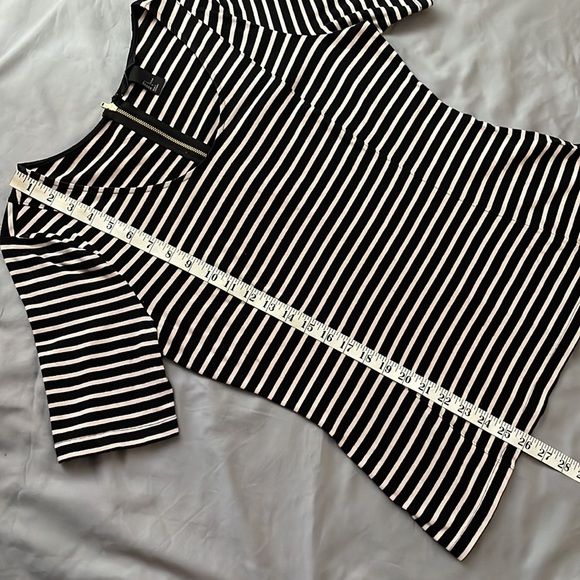 H&M striped scoop neck peplum top | black and white | size large - Picture 5 of 6